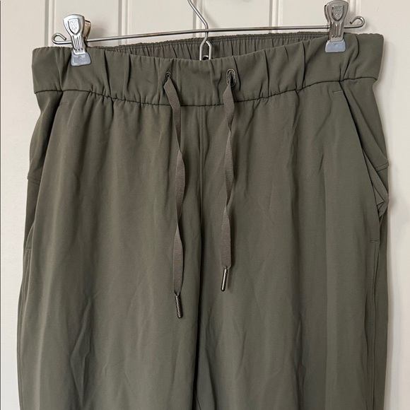 Lululemon - On The Fly Pant *27" - Grey Sage - Size 6 - Good Condition!! - Picture 7 of 11